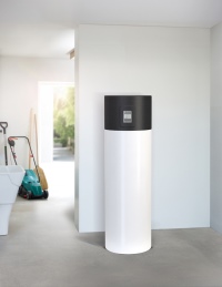 Die neue Warmwasser-Wärmepumpen Compress 4000 DW und 5000 DW bieten einen hohen Warmwasserkomfort. Dabei profitieren die Besitzer von der kostenlosen Wärme aus der Umwelt. <br />Bild: Junkers Bosch