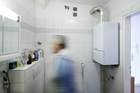 In der Installation ist insbesondere ein „Wartungs-Freiraum“ um das Gas-Brennwertgerät zu beachten, damit später alle Bauteile sicher und einfach erreicht werden können.