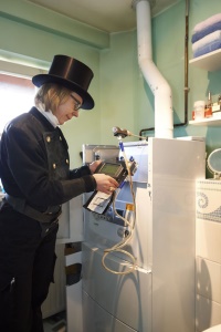 In der Planung sollte insbesondere das Zusammenspiel zwischen Gas-Brennwertgeräte und Abgasanlage geprüft werden. Hersteller mit systemzertifzierten Anlagen sind zu bevorzugen.