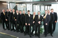Das Team von Jens Mischke (3. von rechts) unterstützt Bauträger, Groß- und Sonderkunden bei der Beratung zu Großprojekten im Bereich Heiztechnik.