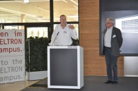 Dr. Nicholas Matten, der neue Geschäftsführer für Vertrieb und Marketing, wurde vom Vorsitzenden der Geschäftsführung, Rudolf Sonnemann (rechts), vorgestellt und erläuterte anschließend seine Ziele für das Unternehmen.<br />Bilder: STIEBEL ELTRON GmbH & Co. KG
