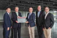 Stefan Dittrich (Director FeuerTrutz), Dr. Roland Fleck (CEO NürnbergMesse Group), Dr. Wolfram Krause (Geschäftsführer bvfa e. V.), Peter Ottmann (CEO NürnbergMesse Group), Christian Gehlert (Prokurist BSS Brandschutz Sichelstiel GmbH)<br />Bild: NürnbergMesse