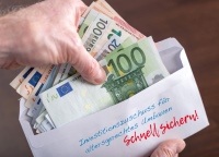 Begehrt, aber begrenzt: die staatlichen Finanzspritzen für den altersgerechten Umbau u. a. von Badezimmern. Seit Januar können sie wieder bei der KfW Bankengruppe beantragt werden – und zwar ausschließlich online. Insgesamt 75 Mio. Euro wurden dafür vom Bundesministerium für Umwelt, Naturschutz, Bau und Reaktorsicherheit (BMUB) bewilligt. Die Aktion Barrierefreies Bad rät allen Badprofis, ihre Kunden besser heute als morgen zu informieren. Darüber hinaus stellt sie in Kürze auf ihrer Homepage ein Merkblatt zum Download zur Verfügung.<br />Bild: Vereinigung Deutsche Sanitärwirtschaft (VDS) 