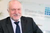 Dr. Hartmut Wittkopf, der Gründer und Geschäftsführer von EControl-Glas (Plauen), blickt optimistisch in die Zukunft: „Der Generationswechsel war lange geplant und mit Tobias John haben wir die Weichen für die Zukunft optimal gestellt“.
