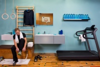 Die im Saal „Europa“ (Halle 4.0) gezeigte Inszenierung „Pop up my bathroom“ gehört erneut zu den zentralen Elementen der „ISH“-Beteiligung der Vereinigung Deutsche Sanitärwirtschaft (VDS). Das Trendforum beschäftigt sich mit den vielfältigen Facetten des individuellen Bades. Mit insgesamt acht 3D-Collagen werden Tendenzen und Möglichkeiten dargestellt. Eine Alternative: Das Bad avanciert zum „Health“-Center.<br />Bild: VDS