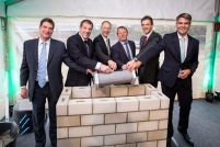 Ließen auf der Grundsteinlegung zum Neubau des Forschungs-.......