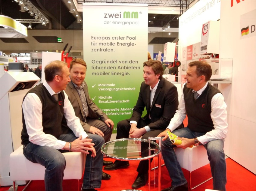 Von links nach rechts: Fabio Doriguzzi (Geschäftsführer <i>mobil in time®</i>), Helmut Schäffer (Geschäftsführer mobiheat®),  Andreas Lutzenberger (Geschäftsführer <i>mobiheat®</i>) und Marcel Ginter (Geschäftsführer <i>mobil in time®</i>), die Gründer von <i>zwei mm – der energiepool ®</i>- Europas erstem Pool für mobile Energiezentralen im Gespräch über das Bündnis.