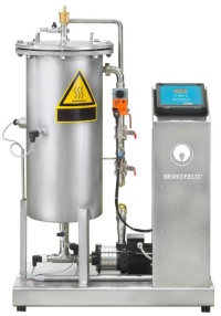 Hoch kompakt: BerkeSELECT plus zur Befüllung, Nachspeisung, Kreislaufaufbereitung und Entgasung von Heizungswasser für den Regelkonformen Betrieb gemäß VDI 2035 und AGFW FW 510.