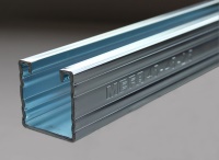 Neu und besonders leistungsstark: die neue 45/45-Montageschiene von MEFA. Sie ist in drei Materialstärken lieferbar.