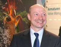 Stärkt den dreistufigen Vertriebsweg - Andreas Dornbracht,.......