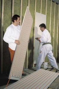 Die Modul-Wandheizung ist Heizung und Wand in einem. Sie ist sehr sparsam, da sie mit Niedertemperatur betrieben wird. 