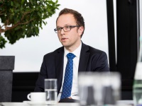 Gremm: „Wir wünschen uns dauerhaft stabile Förderbedingungen. Wenn durch ein Förderprogramm Sonderkonjunkturen gefahren werden und der Markt dann wieder ausgebremst wird, ist das nicht hilfreich.“