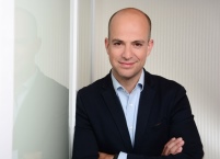 Dr. Sebastian Tschentscher tritt zum 1. Juli 2016 die.......