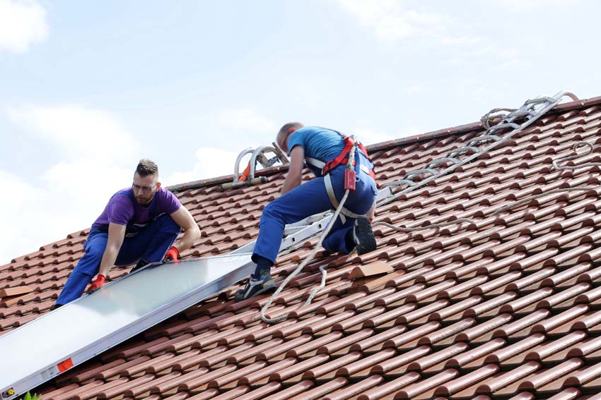 Bevor die zwei SolarPlan Kollektoren installiert werden...