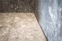 Das Duschwasser verschwindet in der kaum sichtbaren Schattenfuge<br />Bilder: poresta