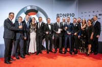 : Mitglieder des Vorstands der WILO SE, Oliver Hermes (Vorstandsvorsitzender & CEO, 7.v.l.), Carsten Krumm (Vertriebsvorstand, 5.v.l.) und Georg Weber (Technologie- und Produktionsvorstand, 8.v.l.), freuten sich gemeinsam mit Thomas Westphal, Geschäftsführer der Wirtschaftsförderung Dortmund (li.), und Wilo-Mitarbeitern über die Auszeichnung beim Deutschen Nachhaltigkeitspreis 2018.<br />Bild: WILO