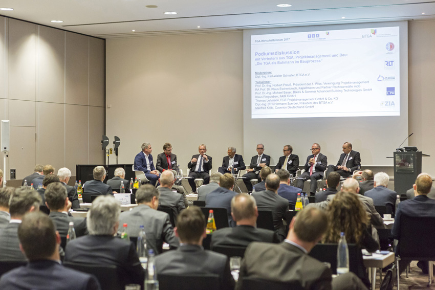 Podiumsdiskussion "Die TGA als Buhmann im Bauprozess":...