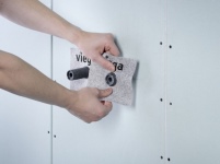 Passgenau, bei minimaler Bohrlochgröße in der Fliese,.......