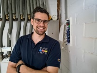 Den hydraulischen Abgleich einfach automatisch mit einer neuen Klemmleiste erledigen. Wie das geht, erklärt Installations- und Heizungsbaumeister Marcel von Zons in einem brandneuen YouTube-Video.