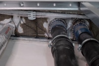 An allen Deckendurchbrüchen des Neubaus kam das Geberit Deckenverschlusssystem FSH 90 zum Einsatz, um den Brandschutz im Schacht nach DIN 4102 zu gewährleisten. Für die Entwässerung setzte Robert Wilbrand auf die hochschalldämmenden Rohrleitungen Geberit Silent-Pro.