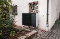 Damit Deutschland seine Klimaschutzziele erreicht, muss die Austausch-Rate im Altbau enorm gesteigert werden. Dies funktioniert mit Wärmepumpen wie der Daikin Altherma 3 H HT, die speziell für den Heizkessel-Tausch konzipiert wurde und mit Vorlauftemperaturen von bis zu 70 °C auch mit bestehenden Heizkörpern effizient arbeitet.<br />Bilder: Daikin