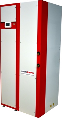 Die hohe Nennheizleistung von bis zu 16,6 kW sorgt dafür, dass selbst Einfamilienhäuser im Bestand allein durch die Sole-Wasser-Wärmepumpe WP Max-S CF12 von ratiotherm in Kombination mit einer PVT-Anlage ganzjährig beheizt werden können.