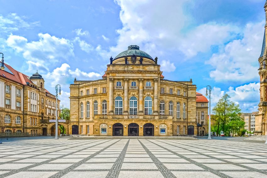 1909 von Richard Möbius erbaut: Das Opernhaus in Chemnitz...