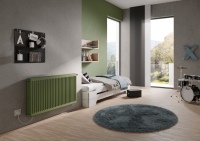 Neubau mit Wärmepumpe: In Räumen, wie Arbeits- oder Kinderzimmer, soll es zu einer bestimmten Zeit schnell wohlig warm sein und dann eher wieder kühl – zum Schlafen oder weil der Raum nicht mehr genutzt wird. Wo Flächentemperierungen eher träge funktionieren bietet x-flair eine hohe Dynamik mit schneller Reaktionszeit, d.h. er hat eine kurze Aufheizzeit und kühlt auch schnell wieder ab.<br />Bilder: Kermi