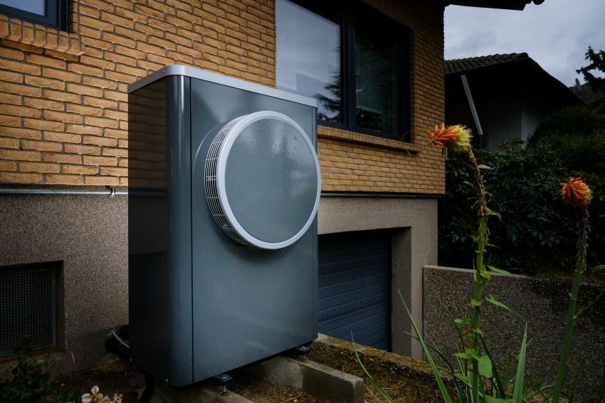 Die Bosch Luft-Wasser-Wärmepumpe Compress 7400i AW...