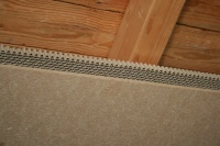 Die Luftschichtsäulen in den Kartonwaben erhöhen die Dämmwirkung und machen die Platten leicht und formstabil. <br />Bild: UdiDämmsysteme