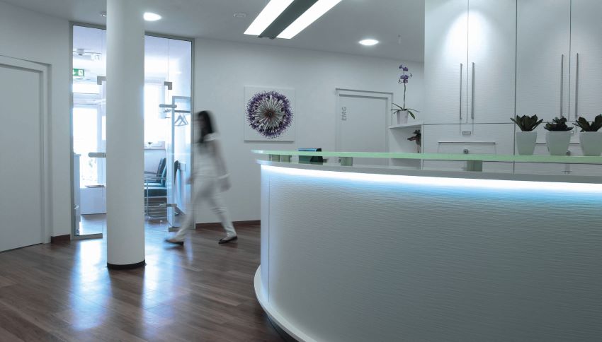 Die Empfangsbereiche in den Praxen im Metropol Medical...
