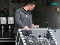 Der Wilo-Werkskundendienst desinfiziert die Druckerhöhungsanlage mithilfe der mobilen Wilo-ThermoDes-Box auch bei Ihnen vor Ort.<br />Bilder: Wilo<br />