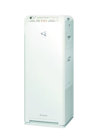 Daikin Luftreiniger MCK55W mit patentierter Flash Streamer-Technologie und elektrostatischem HEPA-Filter eliminiert im Test von Institut Pasteur de Lille in 2,5 Minuten bei Turbogeschwindigkeit unter Laborbedingungen mehr als 99,98 % des humanen Coronavirus HCoV-229E. <br />Bilder: Daikin