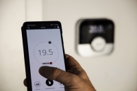 Komfort für den Endkunden: Mit der IDA App gepaart mit der passenden Regelung und dem passenden Raumgerät hat der Nutzer seine Heizung ortsunabhängig im Griff.<br />Bilder: August Brötje 
