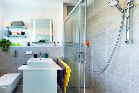 Lichgeflutetes Badezimmer im XSCUBE
