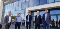 Übernahme_Hargassner_Rakoczy_Stal): v.l.n.r , Grzegorz Rakoczy (ehem. Geschäftsführer), Czeslaw Rakoczy, Piotr Rakoczy (ehem. Geschäftsführer)<br />Bild: Hargassner