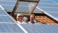 PV-Anlagen bis 10 kW können bei einer Nutzung im eigengenutzten Wohngebäude, auf dem sie sich befinden, von der Ertragssteuer befreit werden. <br />Bild: Grammer Solar / R. Ettl
