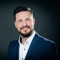 Bild 9: Kermi ist langjähriger Partner der Bau- und Wohnungswirtschaft – und bietet im Segment der Heizungs- und Lüftungstechnik ein umfassendes Produkt- und Servicepaket. Die hohe Produktqualität und die sehr gute Betreuung überzeugte auch die Firma Algabro.<br /><br />Kermi-Ansprechpartner: Markus Kolitsch, Leiter Key Account Bau- und Wohnungswirtschaft und sein Team. Mehr Infos und Kontaktmöglichkeit gerne über <a href="https://www.kermi.de/raumklima/loesungen/branchenloesungen/wohnungswirtschaft/" target="_blank">www.kermi.de/WoWi</a><br />