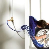 Kein Druckabfall: TECEflex kommt ohne O-Ringe in den Verbindungen aus, die von Fetten und Ölen in der Druckluftinstallationen aufquellen könnten.<br />Bild: TECE