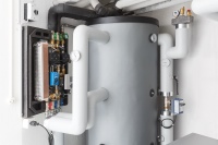 Die Frischwarmwasserstation TacoTherm Fresh Mega2 erwärmt Trinkwasser im Durchflussprinzip und erst bei Bedarf, was für eine sehr hygienische Trinkwasseraufbereitung sorgt. Speicher- und Bereitschaftsverluste werden vermieden.