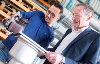Das Aschl-Sortiment ist genau auf die Kundenbedürfnisse zugeschnitten und punktet mit höchster Praxistauglichkeit (im Bild Produktmanager Clemens Zechmeister mit CEO Roman Aschl). <br />Bild: Aschl