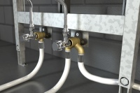 Roth bietet ab 2022 Metall-Fittings in bleifreien Legierungen.
