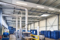 In der ersten Technikhalle, mit Deckenstrahlplatten ausgerüstet ist, werden Transportbehälter gereinigt. <br />Bilder: Frenger Systemen BV Heiz- und Kühltechnik GmbH