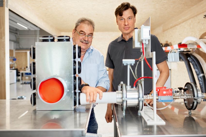Produktmanager Komfortlüftung Marcel Blunk (rechts...