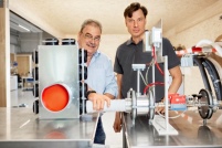 Produktmanager Komfortlüftung Marcel Blunk (rechts.......