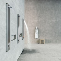 Aufgrund ihres gradlinigen und schlanken Designs passt sich das CONTI+ CONPRIMUS Duschpaneel hervorragend in die unterschiedlichen Duschräume ein.