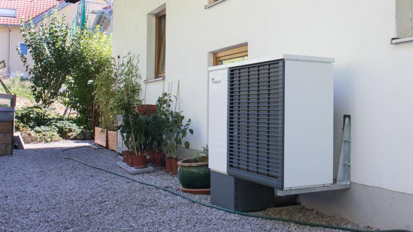 Die alte Ölheizung ist nun einem neuen System mit einer...