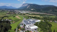 Mit Hauptsitz in Villach, Kärnten, fertigt Austroflex auf einer Produktionsfläche von 55.000 m² flexible vorgedämmte Rohrsysteme, thermische Solarleitungen und technische Dämmstoffe<br />Bild: Armacell