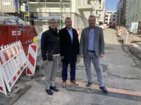 Gemeinsamer Rundgang durch das MartiniTor: NHW-Geschäftsführerin Monika Fontaine-Kretschmer, Kassels Oberbürgermeister Christian Geselle (re.) und Regionalcenterleiter Sascha Holstein.