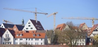 Der Großteil der Wohngebäude in Deutschland ist sanierungsbedürftig. Mit einer energetischen Sanierung und dem Einbau einer Flächenheizung können langfristig Heizkosten eingespart und der Immobilienwert gesteigert werden.<br />Bild: Pixabay / Schütz 